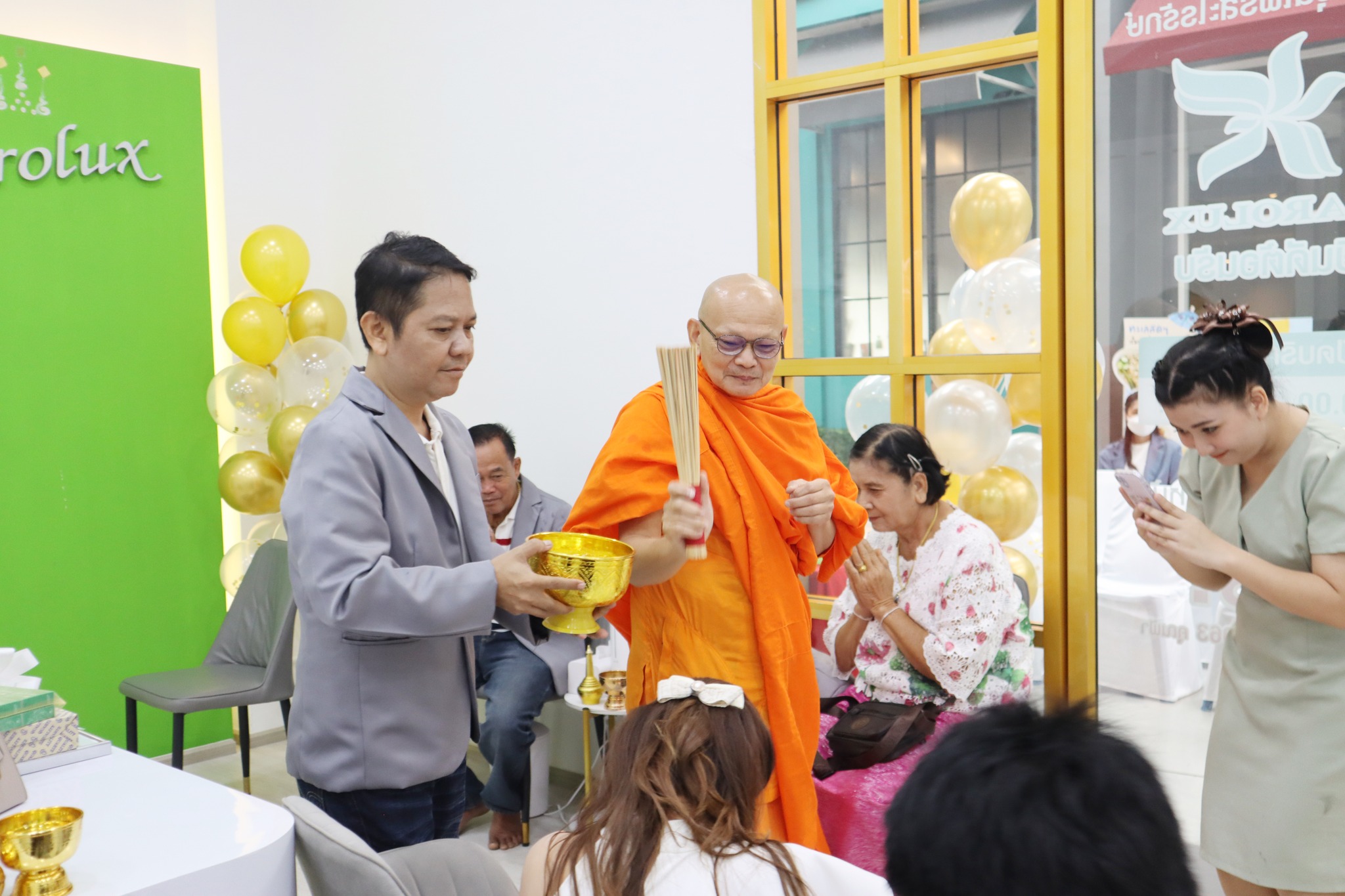 พิธีเปิดศูนย์ความงาม สาขาบางกระดี  จ.ปทุมธานี