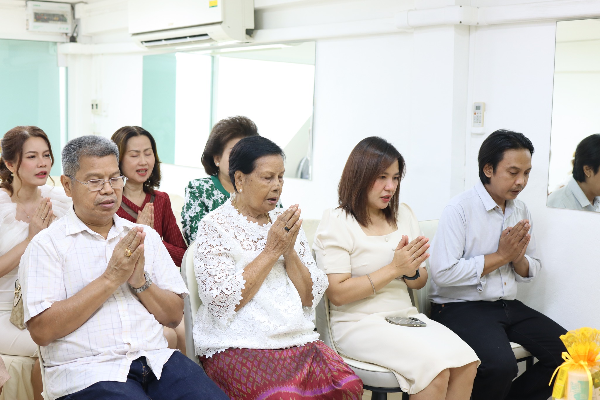 พิธีเปิดศูนย์ความงามสาขาอุดมสุข กทม.