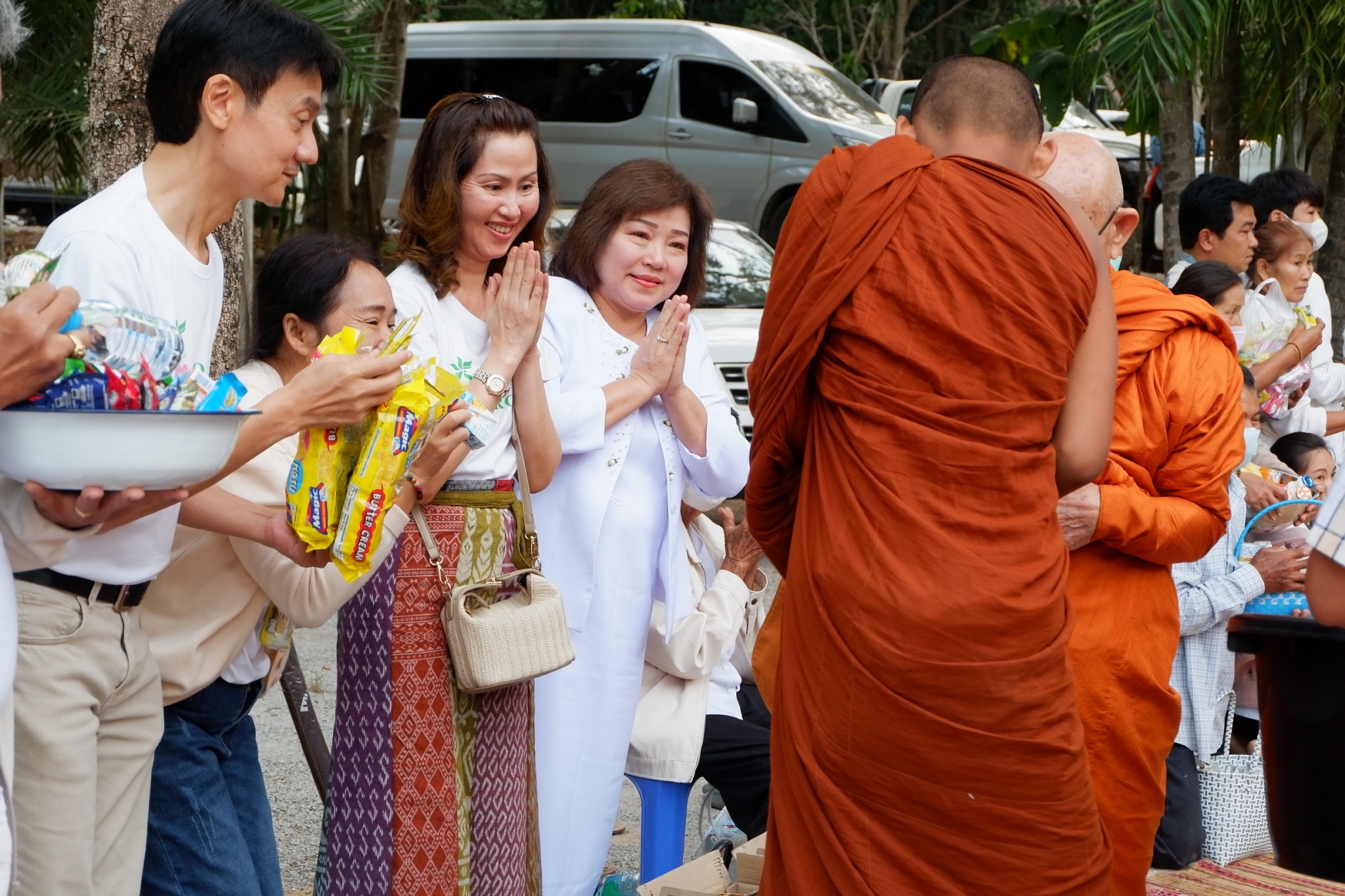 สะโรรักษ์ร่วมบุญผ้าป่าสามัคคีซื้อที่ดินถวายวัดป่าพุทธรรมผาบ่อง จ.เลย