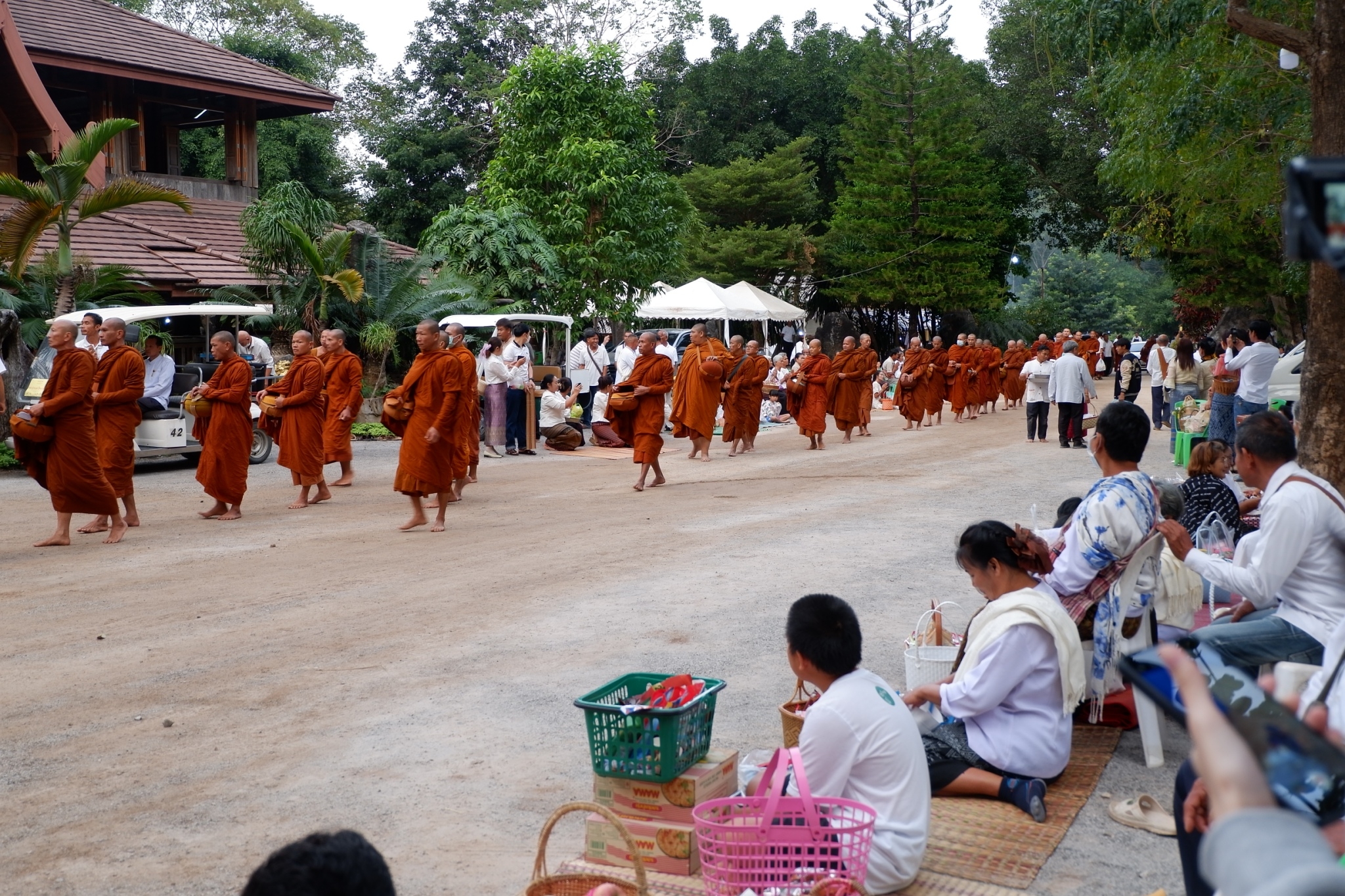 สะโรรักษ์ร่วมบุญผ้าป่าสามัคคีซื้อที่ดินถวายวัดป่าพุทธรรมผาบ่อง จ.เลย