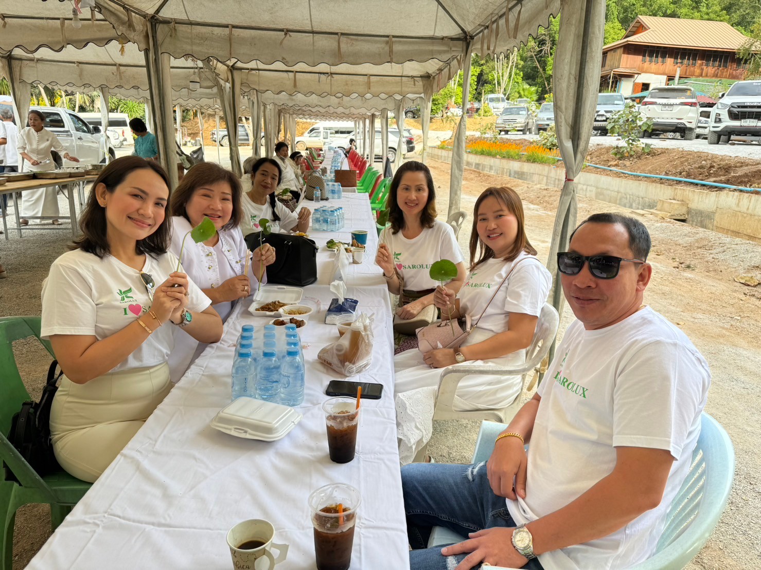 สะโรรักษ์ร่วมบุญผ้าป่าสามัคคีซื้อที่ดินถวายวัดป่าพุทธรรมผาบ่อง จ.เลย