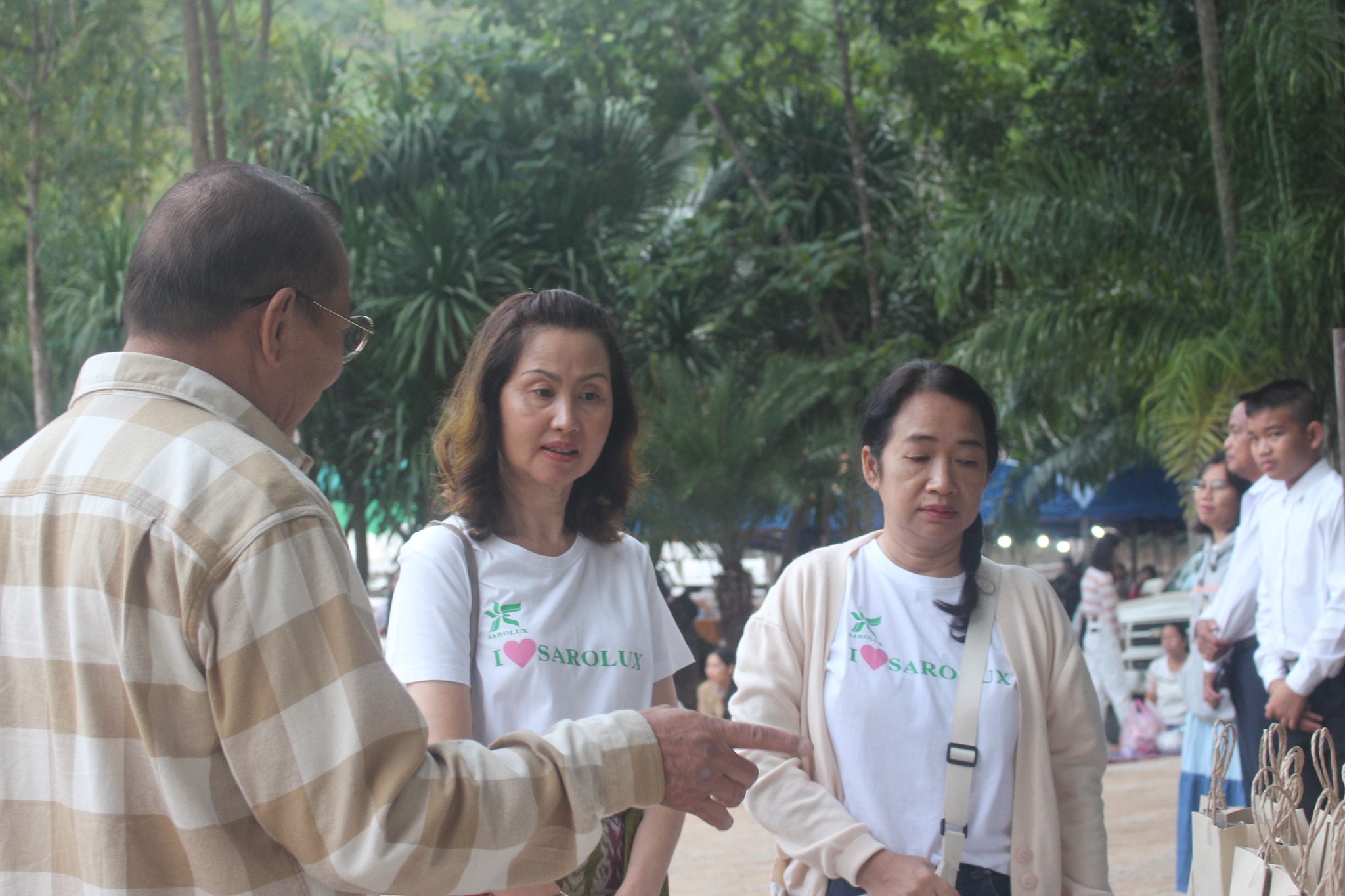 สะโรรักษ์ร่วมบุญผ้าป่าสามัคคีซื้อที่ดินถวายวัดป่าพุทธรรมผาบ่อง จ.เลย