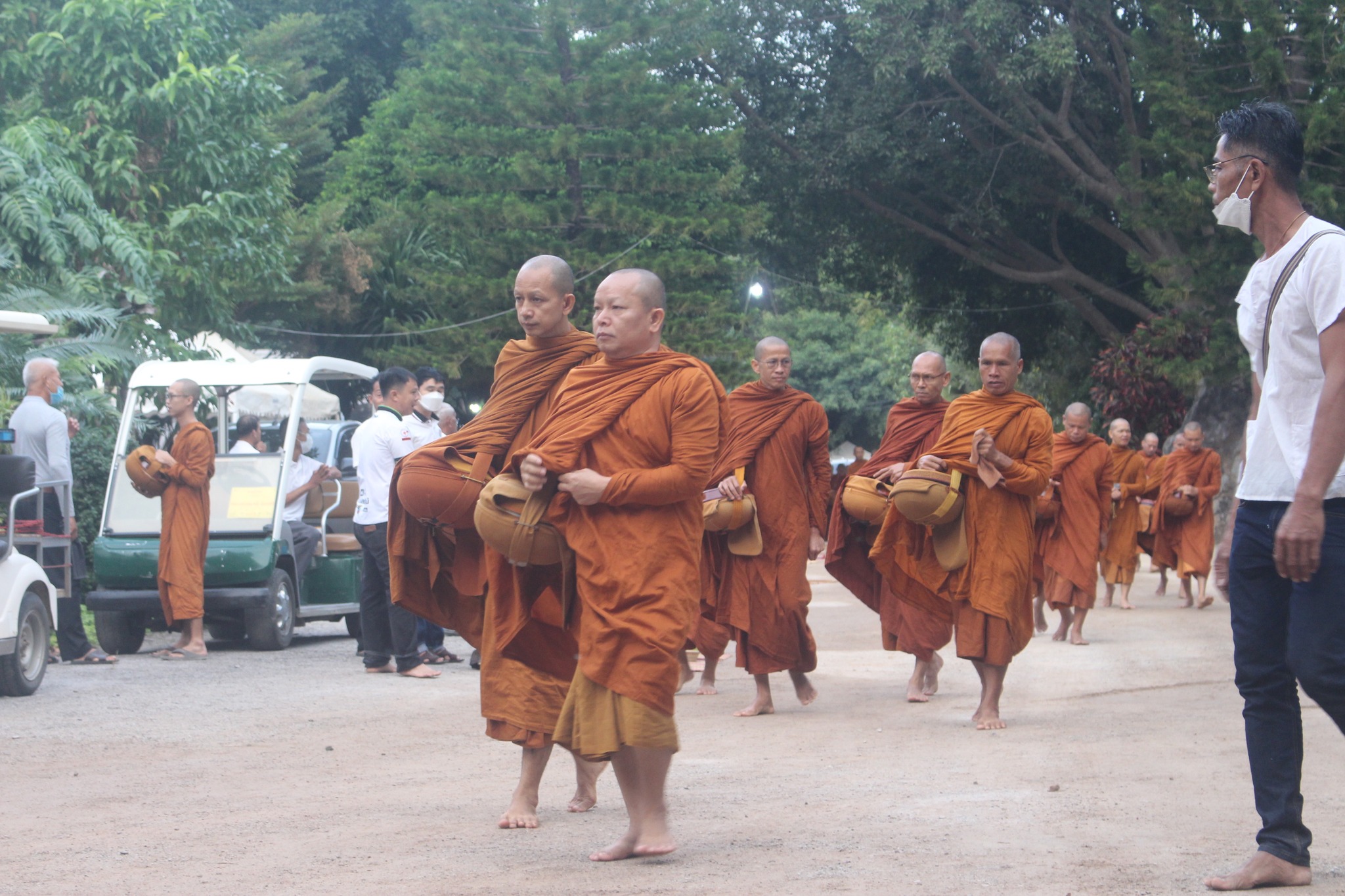 สะโรรักษ์ร่วมบุญผ้าป่าสามัคคีซื้อที่ดินถวายวัดป่าพุทธรรมผาบ่อง จ.เลย