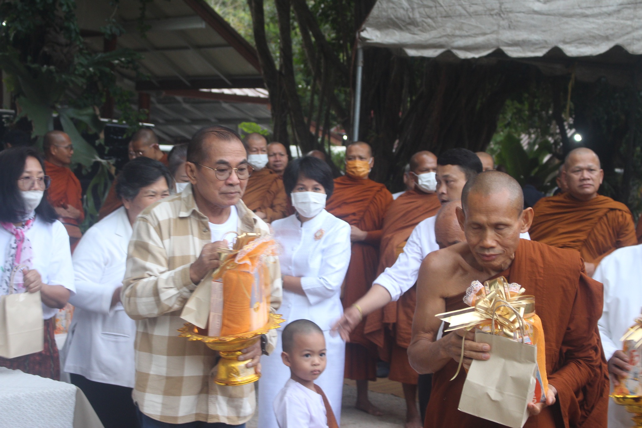 สะโรรักษ์ร่วมบุญผ้าป่าสามัคคีซื้อที่ดินถวายวัดป่าพุทธรรมผาบ่อง จ.เลย