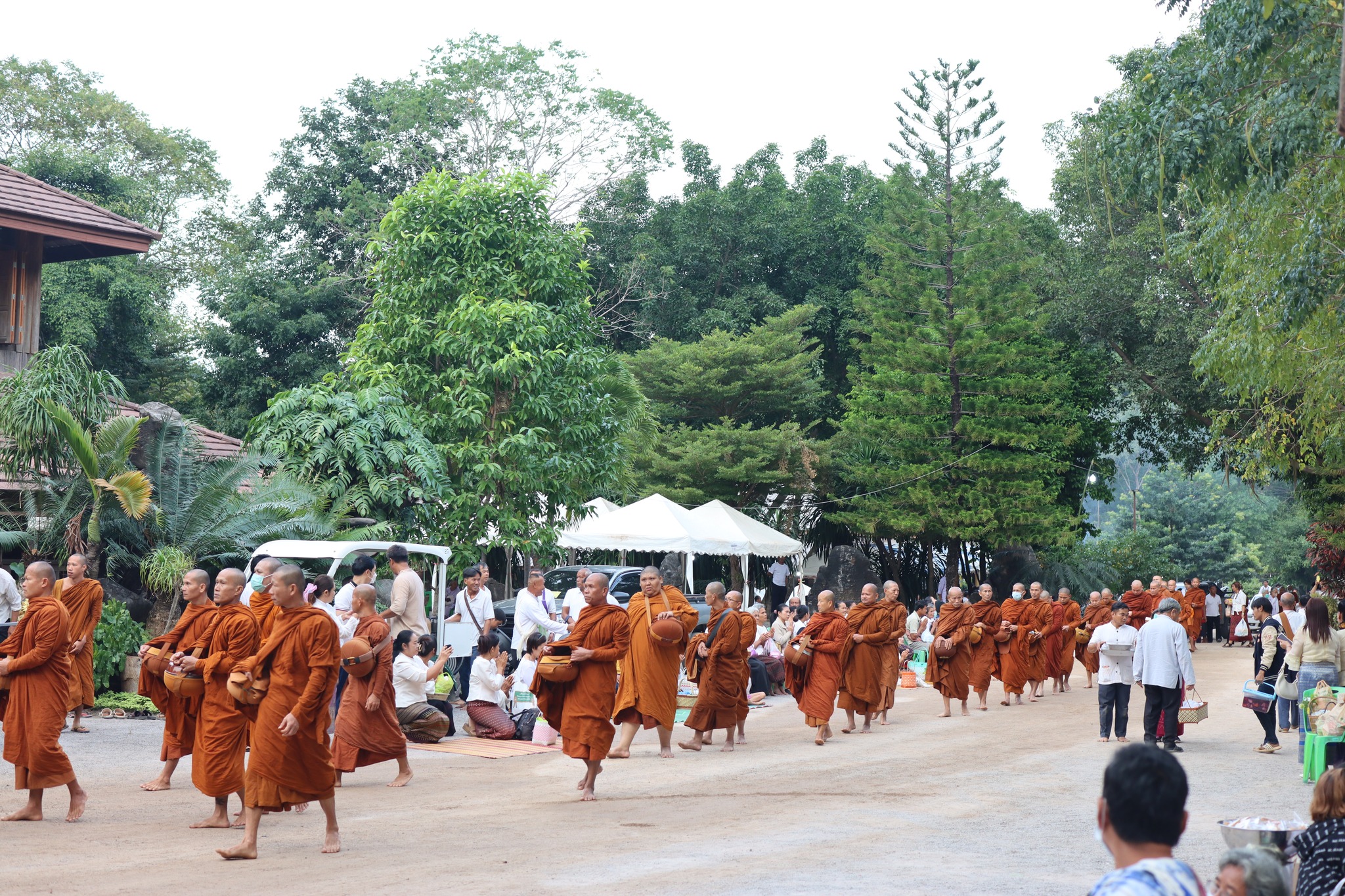 สะโรรักษ์ร่วมบุญผ้าป่าสามัคคีซื้อที่ดินถวายวัดป่าพุทธรรมผาบ่อง จ.เลย