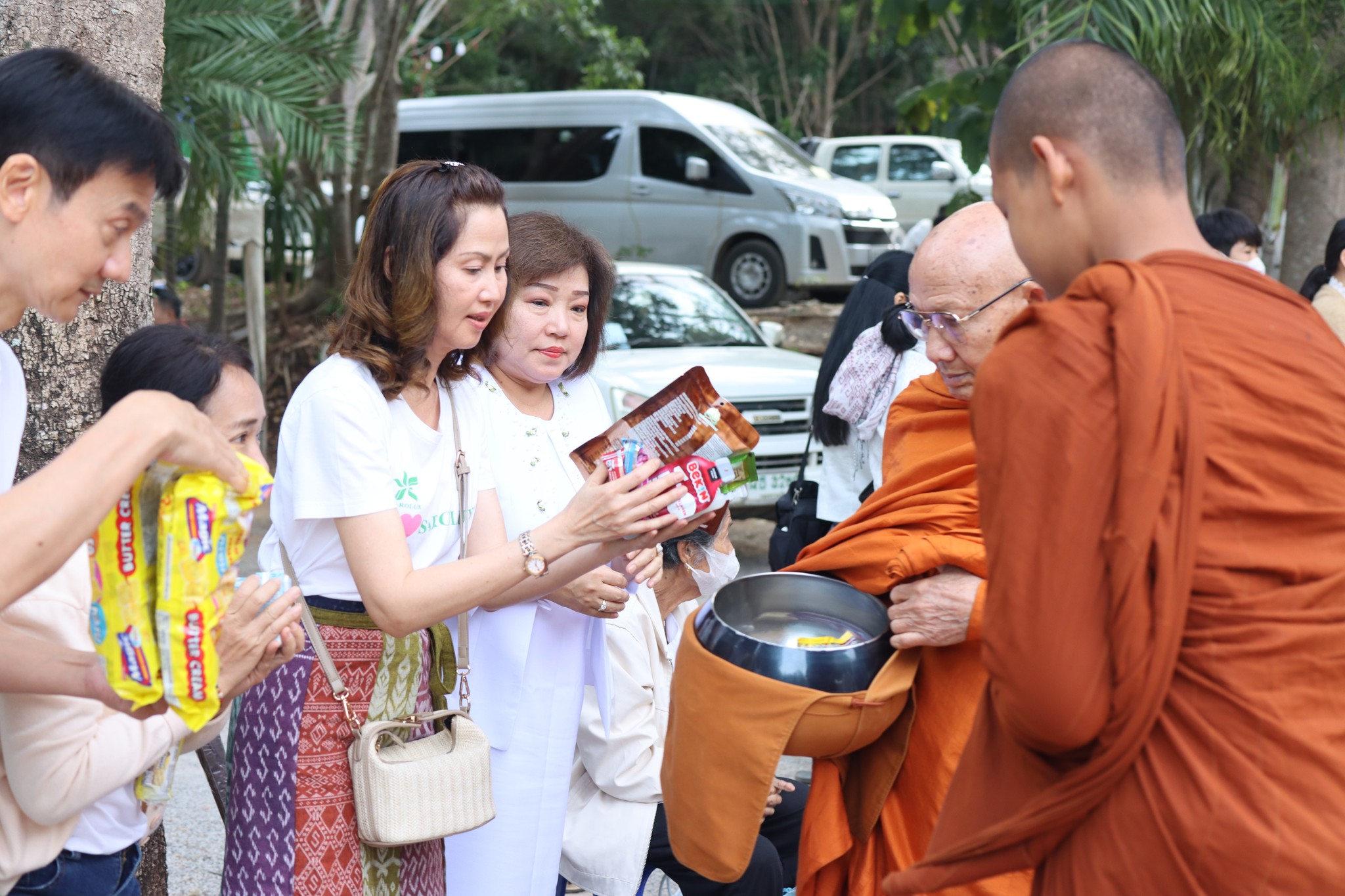 สะโรรักษ์ร่วมบุญผ้าป่าสามัคคีซื้อที่ดินถวายวัดป่าพุทธรรมผาบ่อง จ.เลย