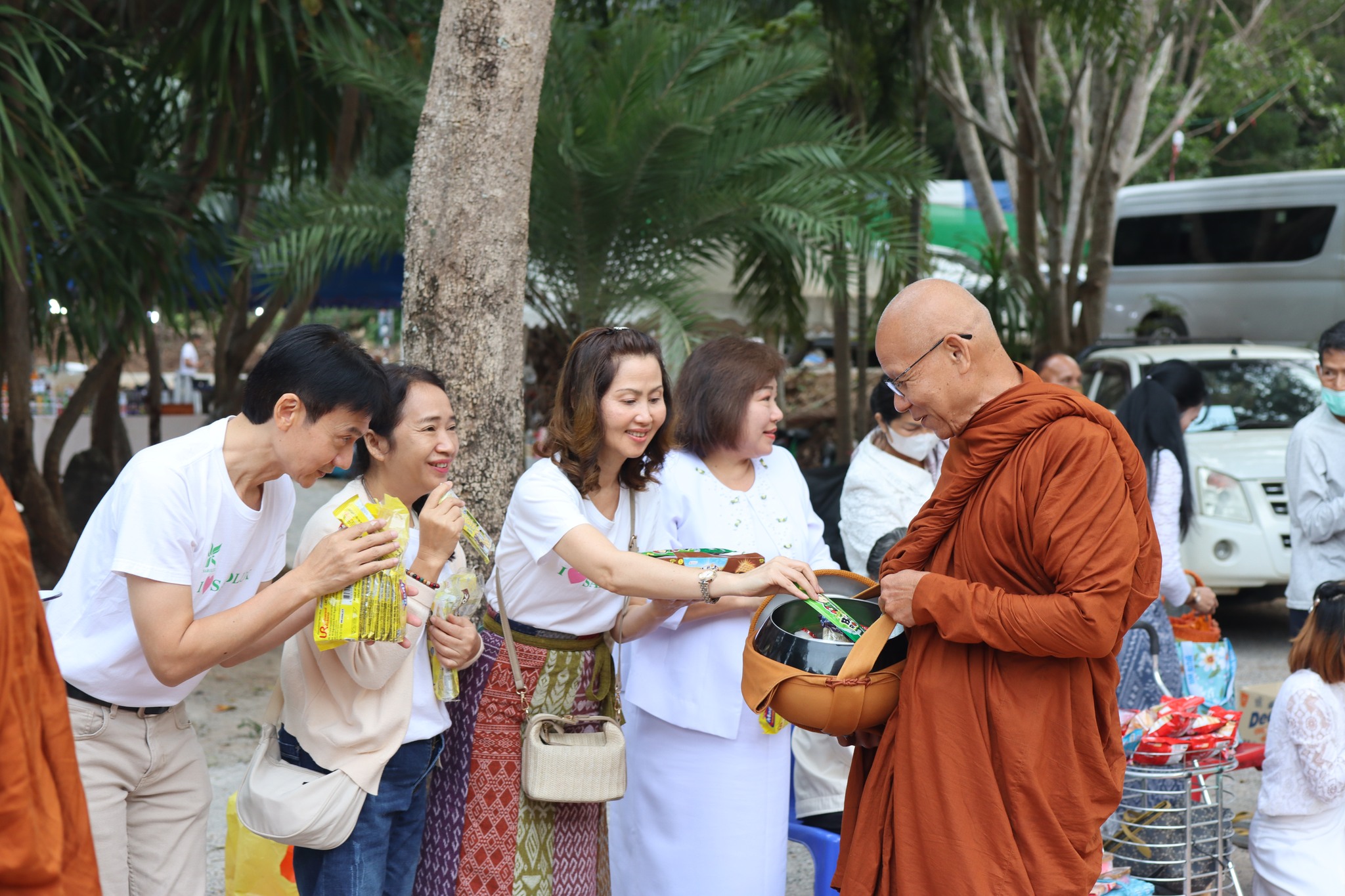 สะโรรักษ์ร่วมบุญผ้าป่าสามัคคีซื้อที่ดินถวายวัดป่าพุทธรรมผาบ่อง จ.เลย