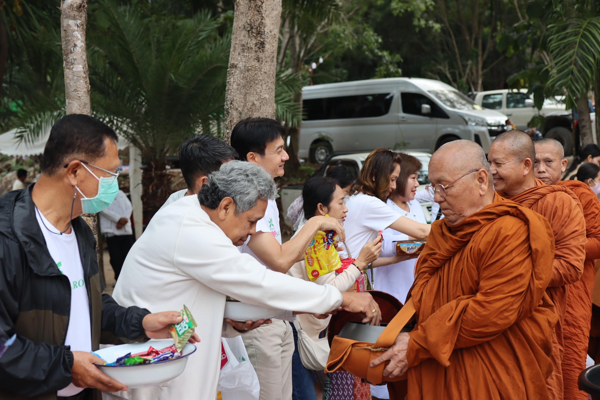 สะโรรักษ์ร่วมบุญผ้าป่าสามัคคีซื้อที่ดินถวายวัดป่าพุทธรรมผาบ่อง จ.เลย