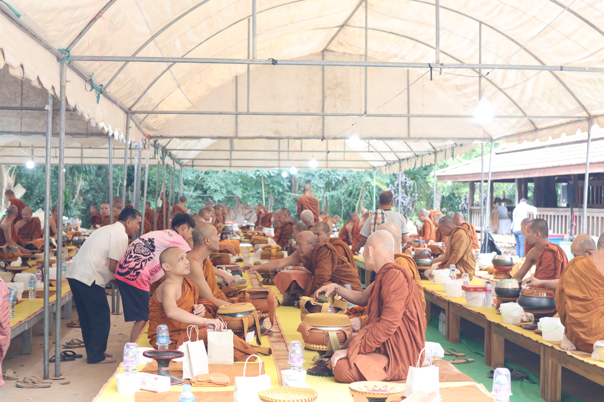 สะโรรักษ์ร่วมบุญผ้าป่าสามัคคีซื้อที่ดินถวายวัดป่าพุทธรรมผาบ่อง จ.เลย