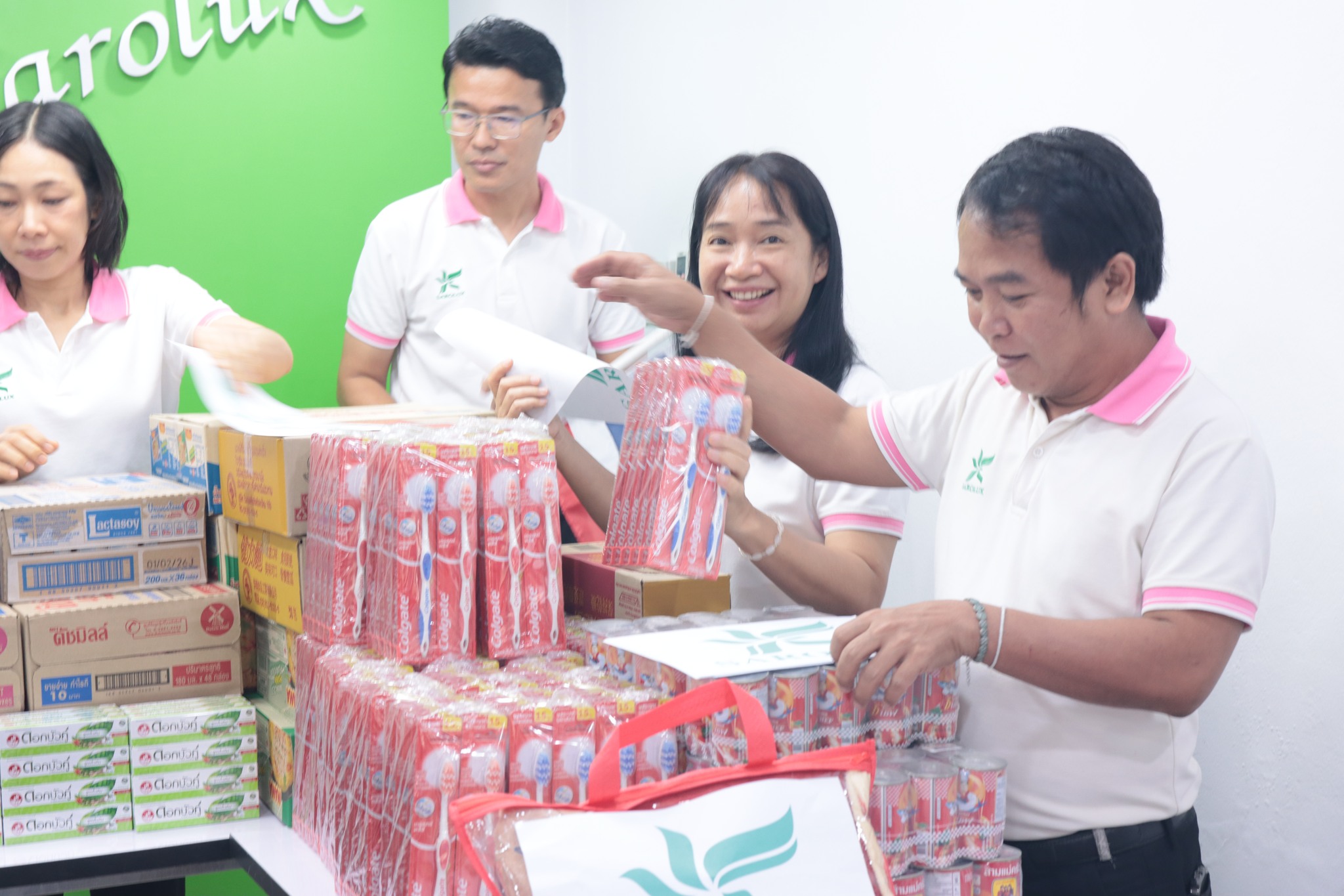 ร่วมบริจาคของ สะโรรักษ์ ส่งใจช่วยชายแดน