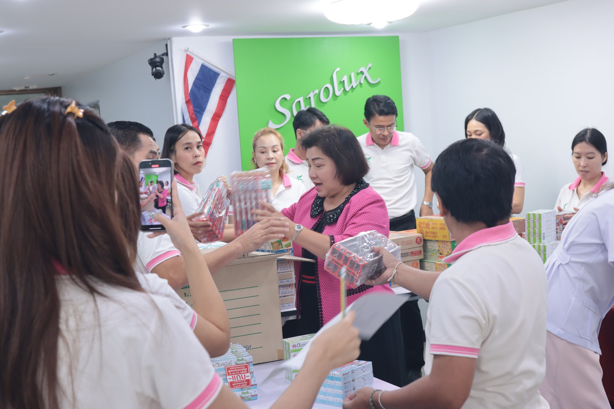 ร่วมบริจาคของ สะโรรักษ์ ส่งใจช่วยชายแดน