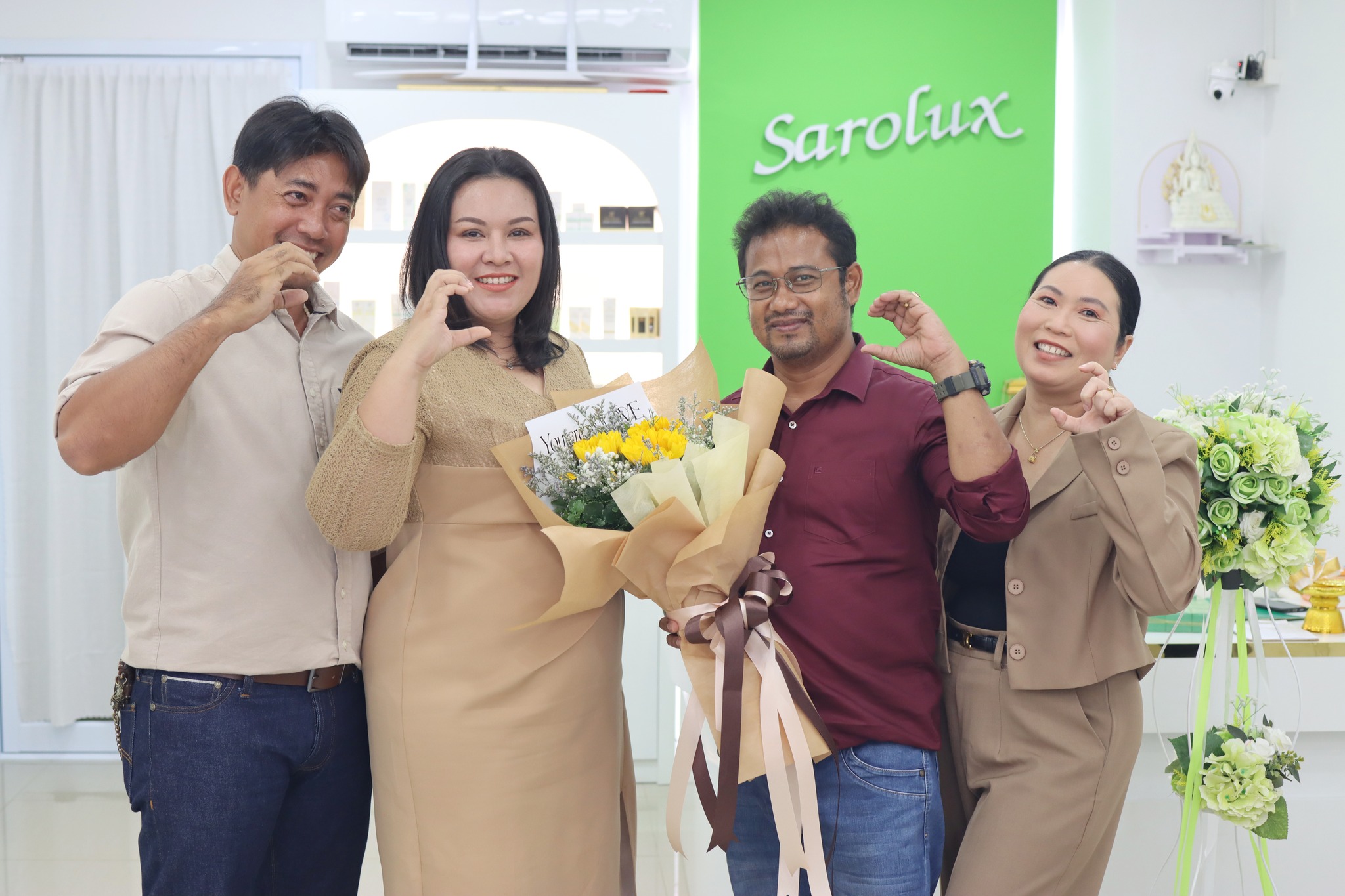 พิธีเปิดศูนย์ความงามสาขา ถนนโฉลกรัฐ จ.สุราษฎร์ธานี