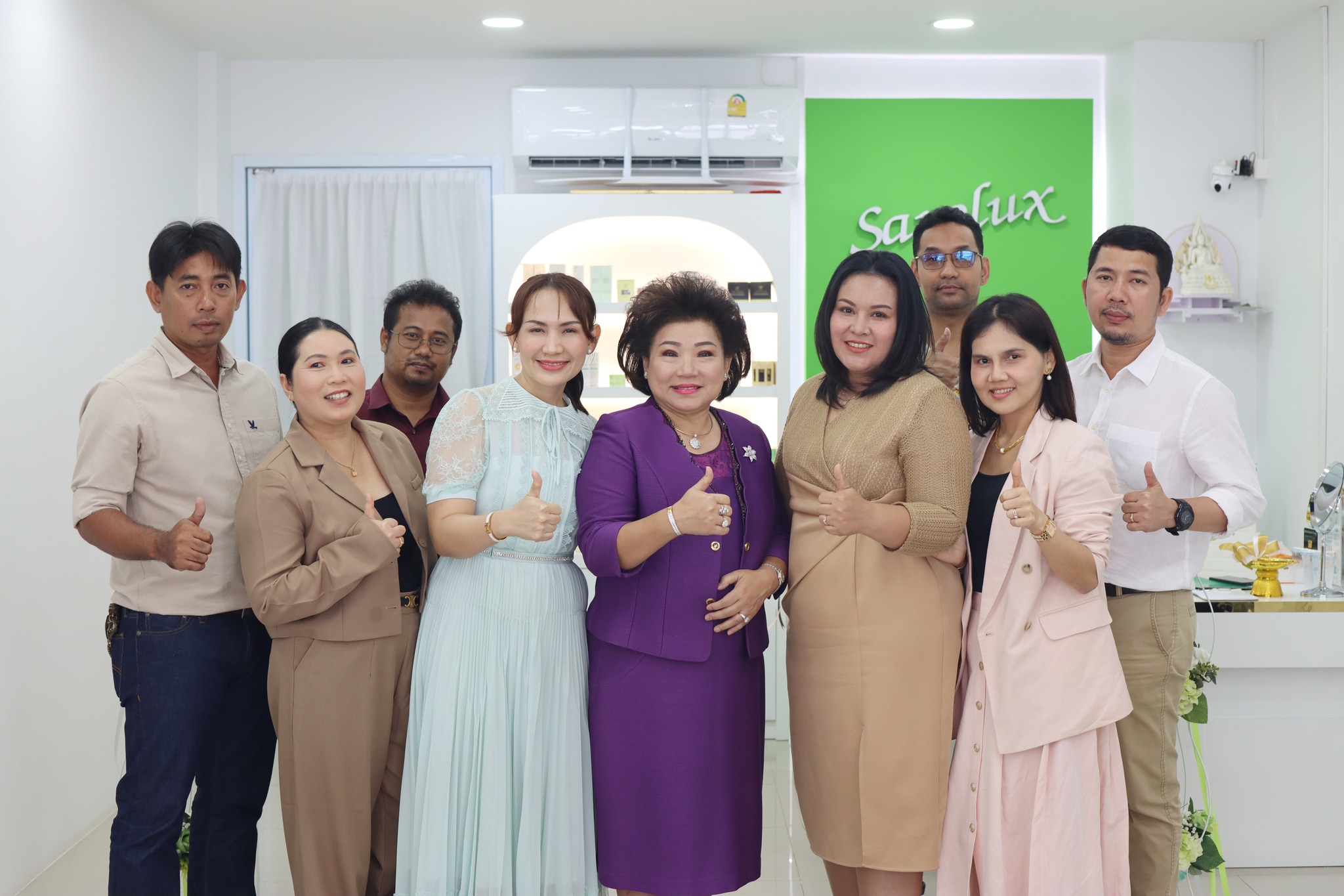 พิธีเปิดศูนย์ความงามสาขา ถนนโฉลกรัฐ จ.สุราษฎร์ธานี