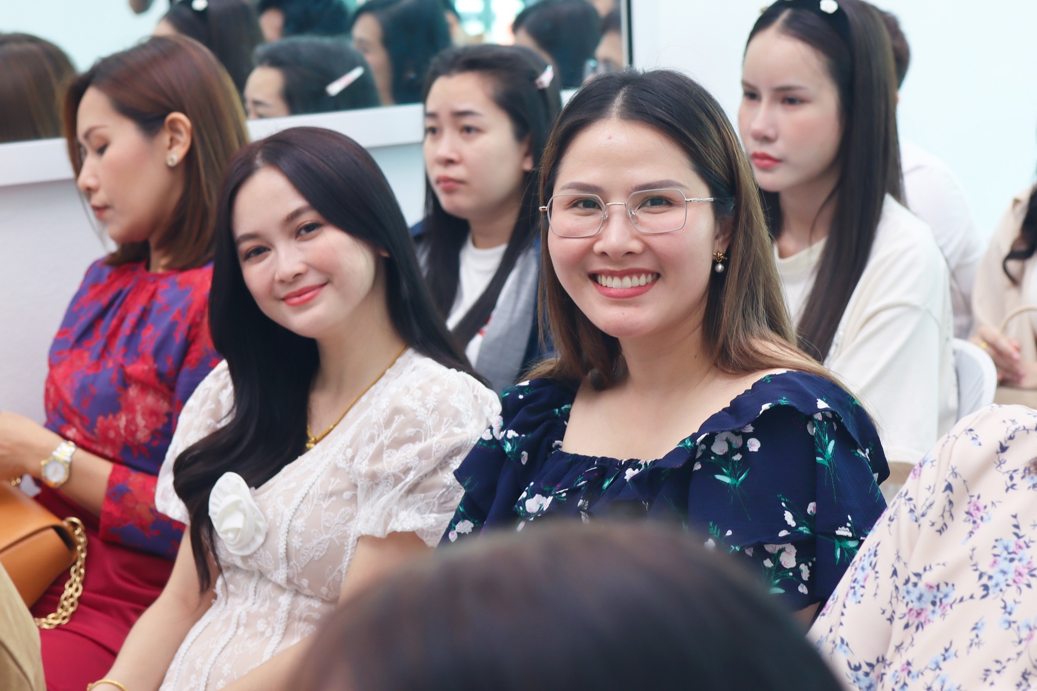 พิธีเปิดศูนย์ความงามสะโรรกษ์สาขาแม่กลอง จ.สมุทรสงคราม พิธีเปิดศูนย์ความงามสะโรรกษ์สาขาแม่กลอง จ.สมุทรสงคราม