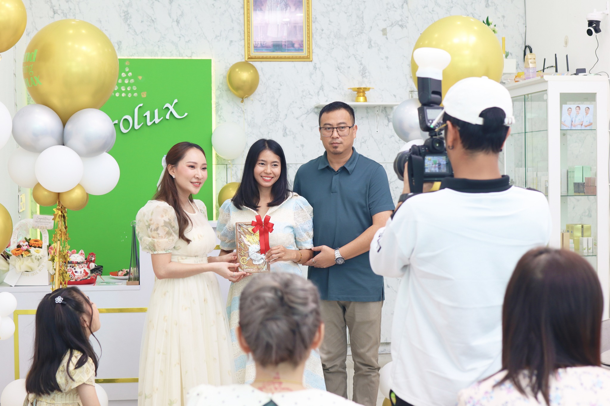 พิธีเปิดศูนย์ความงามสะโรรกษ์สาขาแม่กลอง จ.สมุทรสงคราม พิธีเปิดศูนย์ความงามสะโรรกษ์สาขาแม่กลอง จ.สมุทรสงคราม