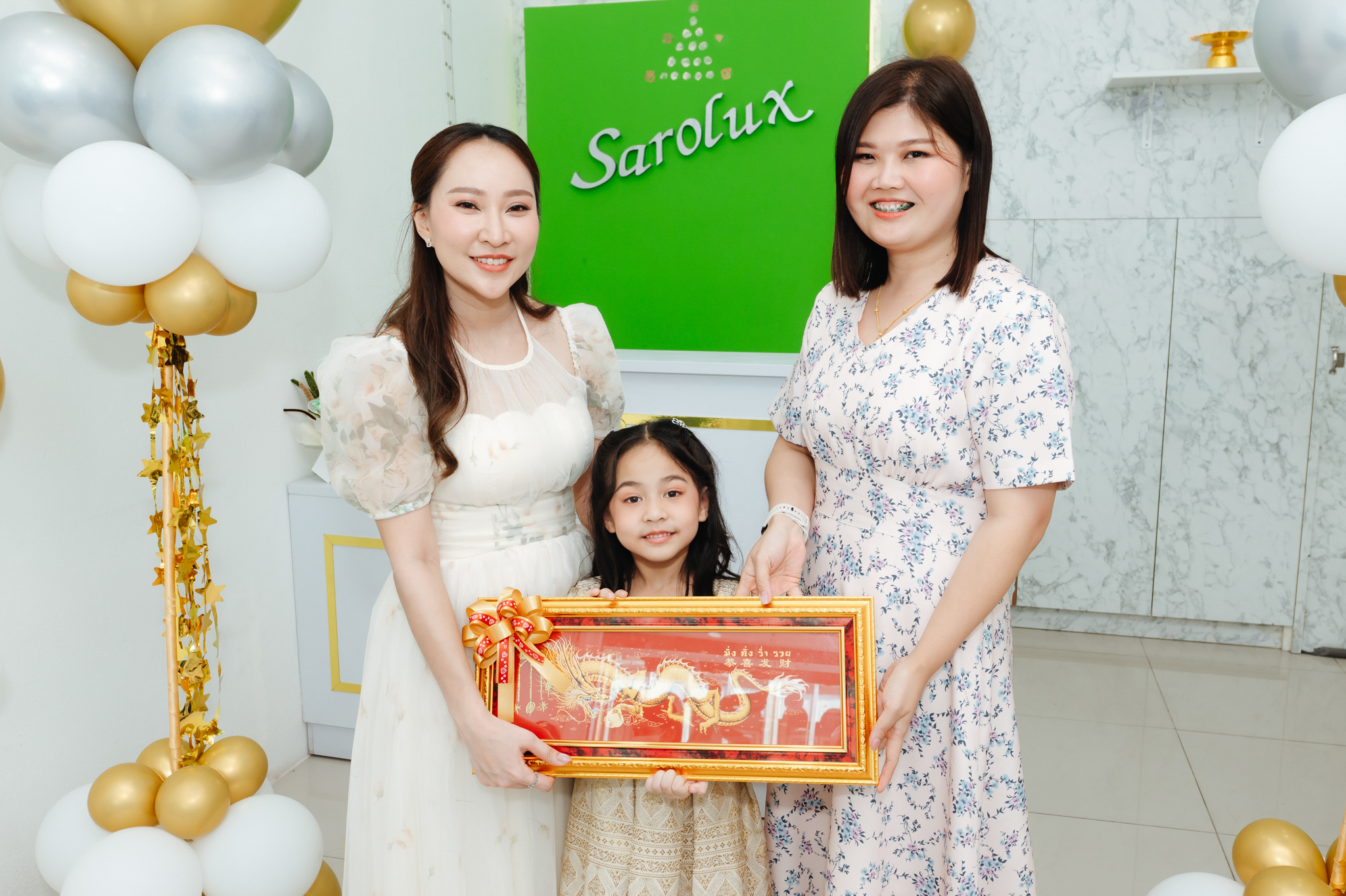 พิธีเปิดศูนย์ความงามสะโรรกษ์สาขาแม่กลอง จ.สมุทรสงคราม พิธีเปิดศูนย์ความงามสะโรรกษ์สาขาแม่กลอง จ.สมุทรสงคราม