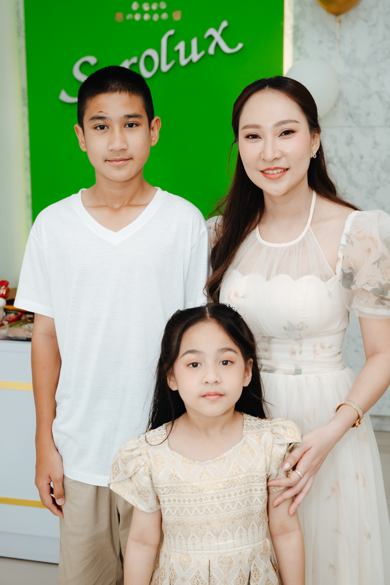 พิธีเปิดศูนย์ความงามสะโรรกษ์สาขาแม่กลอง จ.สมุทรสงคราม พิธีเปิดศูนย์ความงามสะโรรกษ์สาขาแม่กลอง จ.สมุทรสงคราม